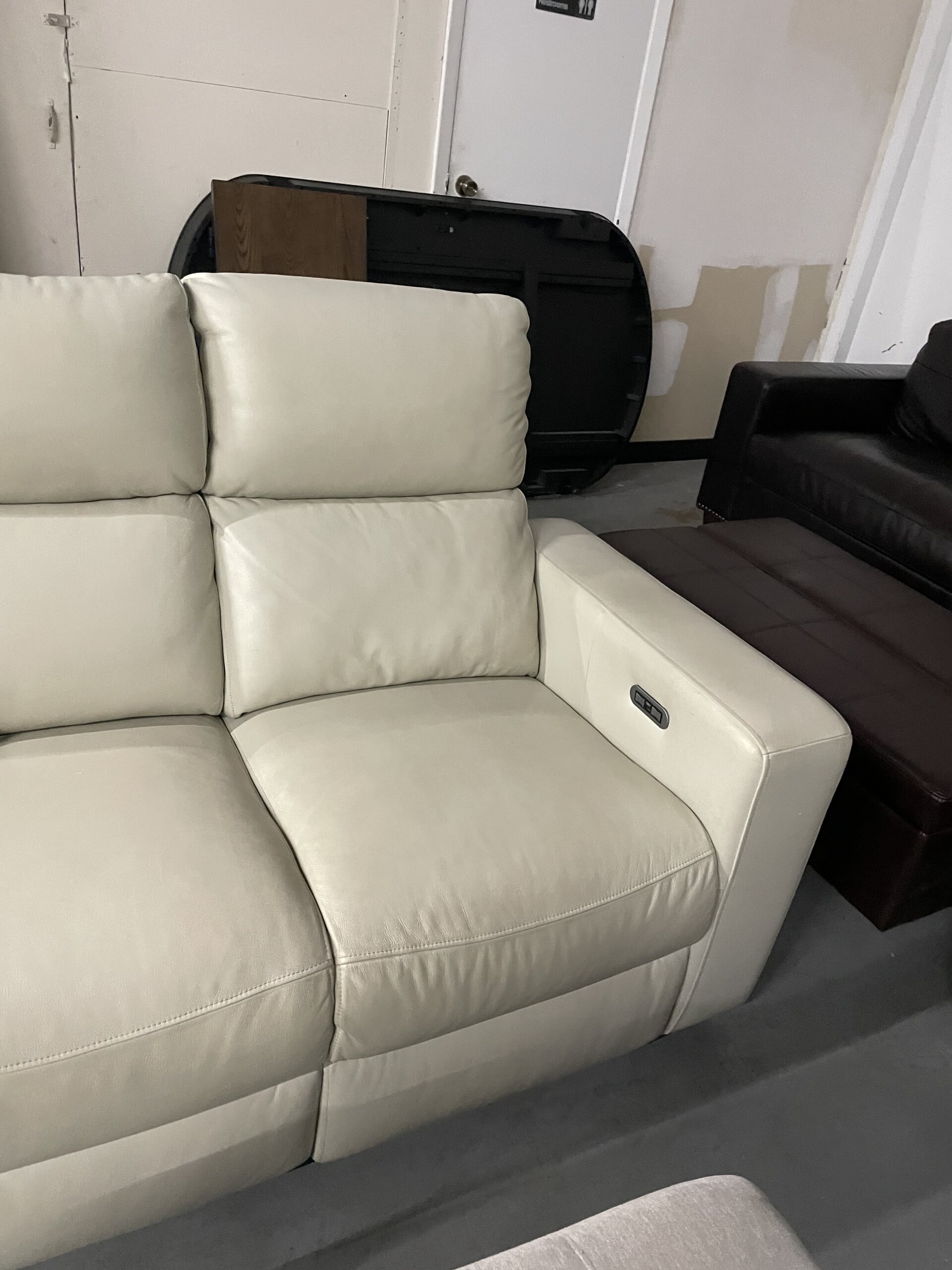 Kramer Leather Power Reclining Loveseat Couch - Photo 4