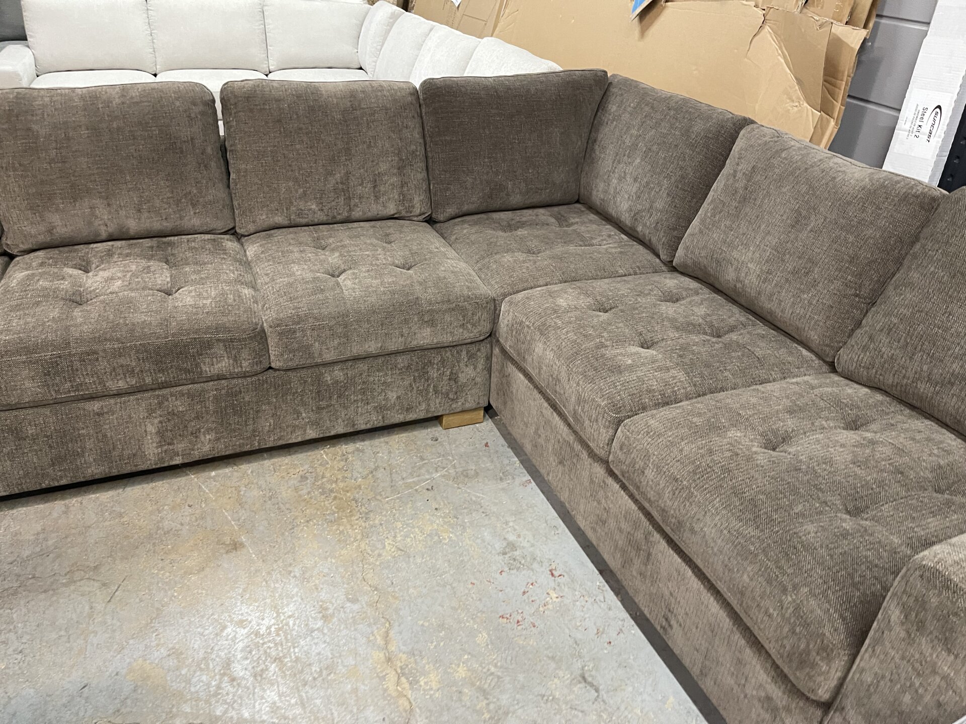 Thomasville Ellsford 2-piece Fabric Sectional, Brown - Photo 4