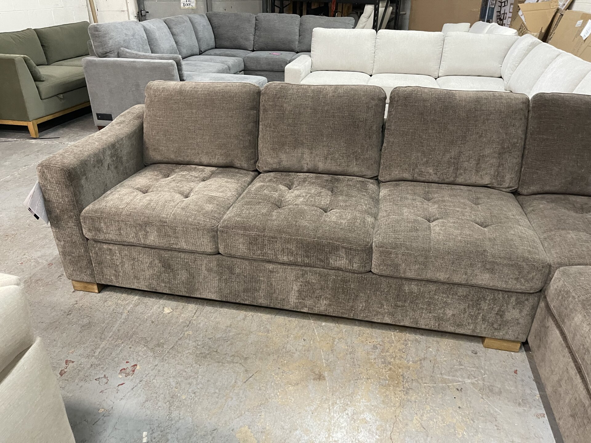 Thomasville Ellsford 2-piece Fabric Sectional, Brown - Photo 5