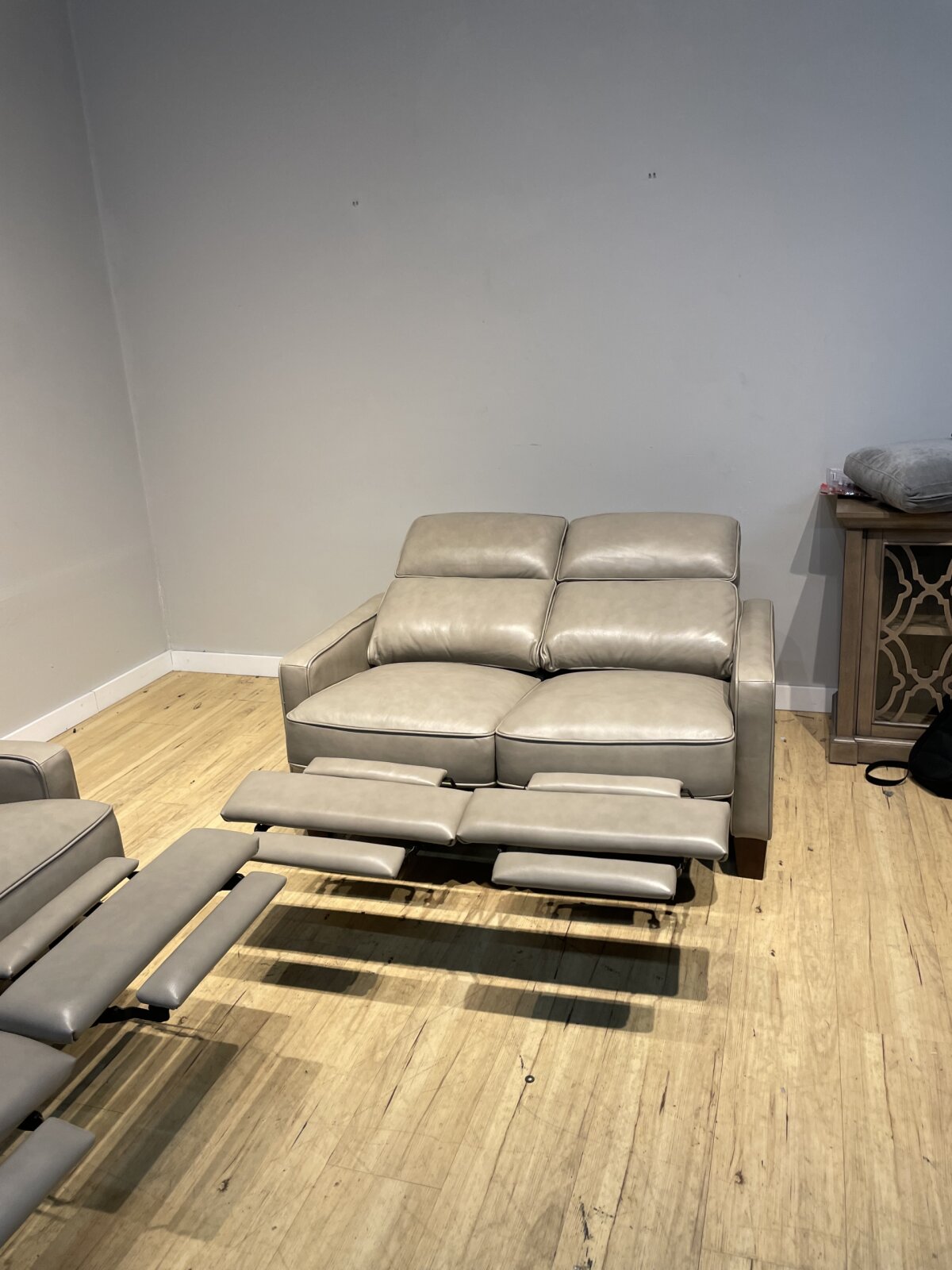 Jackston Leather Power Reclining Loveseat With Power Headrests - Image 2