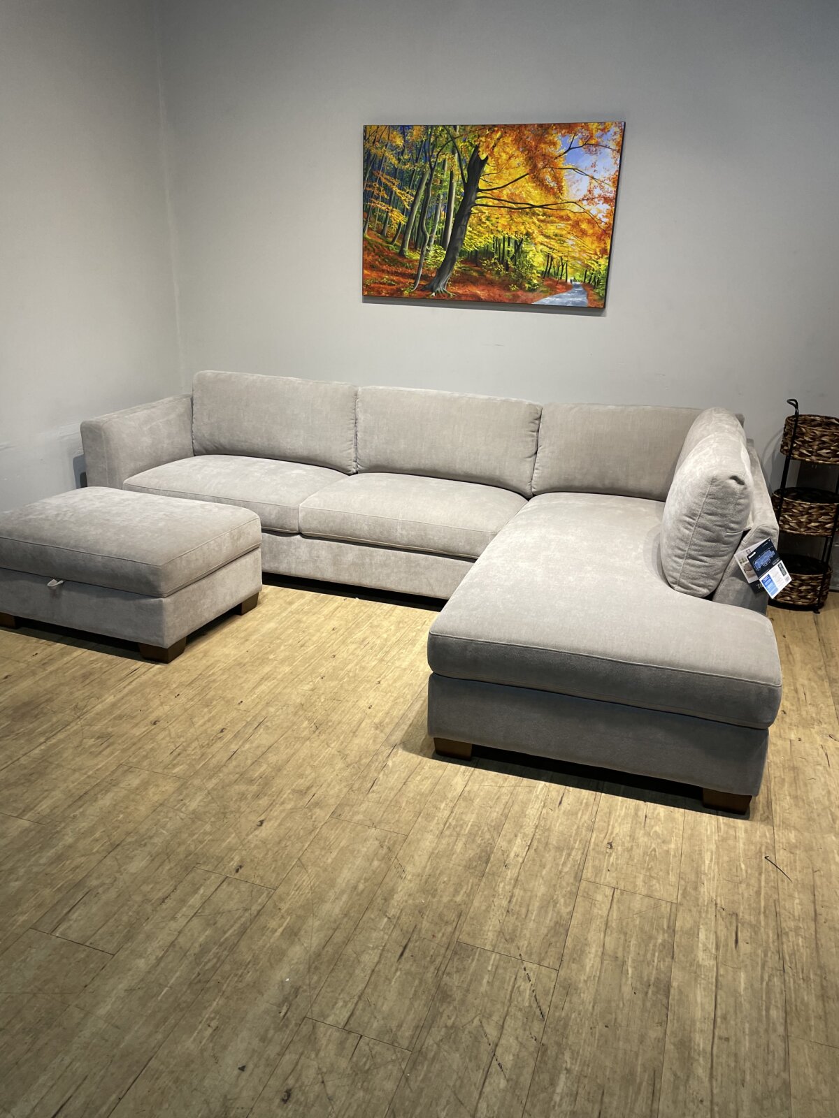 Thomasville Walsen Sectional With Storage Ottoman - Image 3