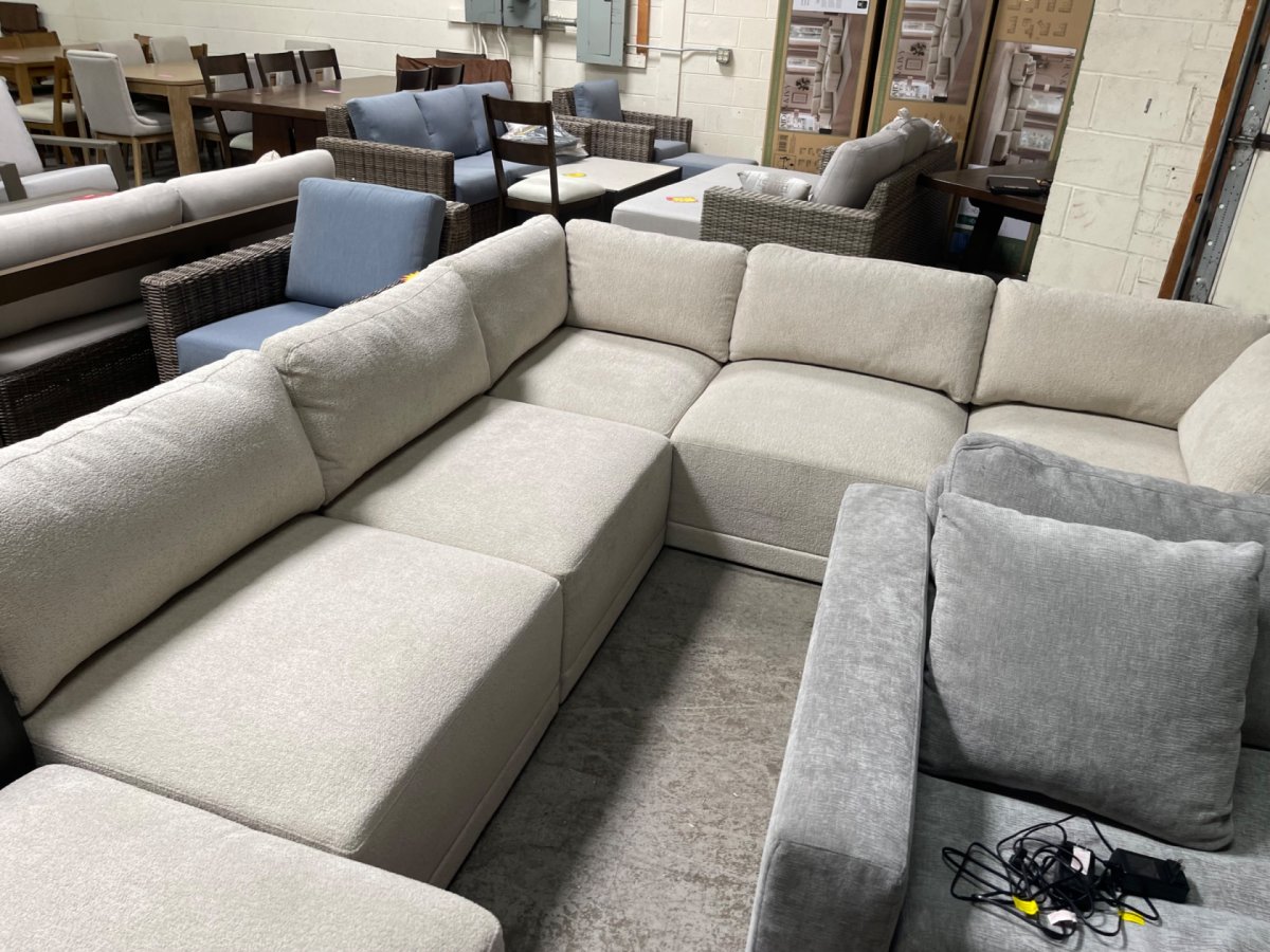 Thomasville Fallon Modular Sectional 6-piece Cream with Ottoman