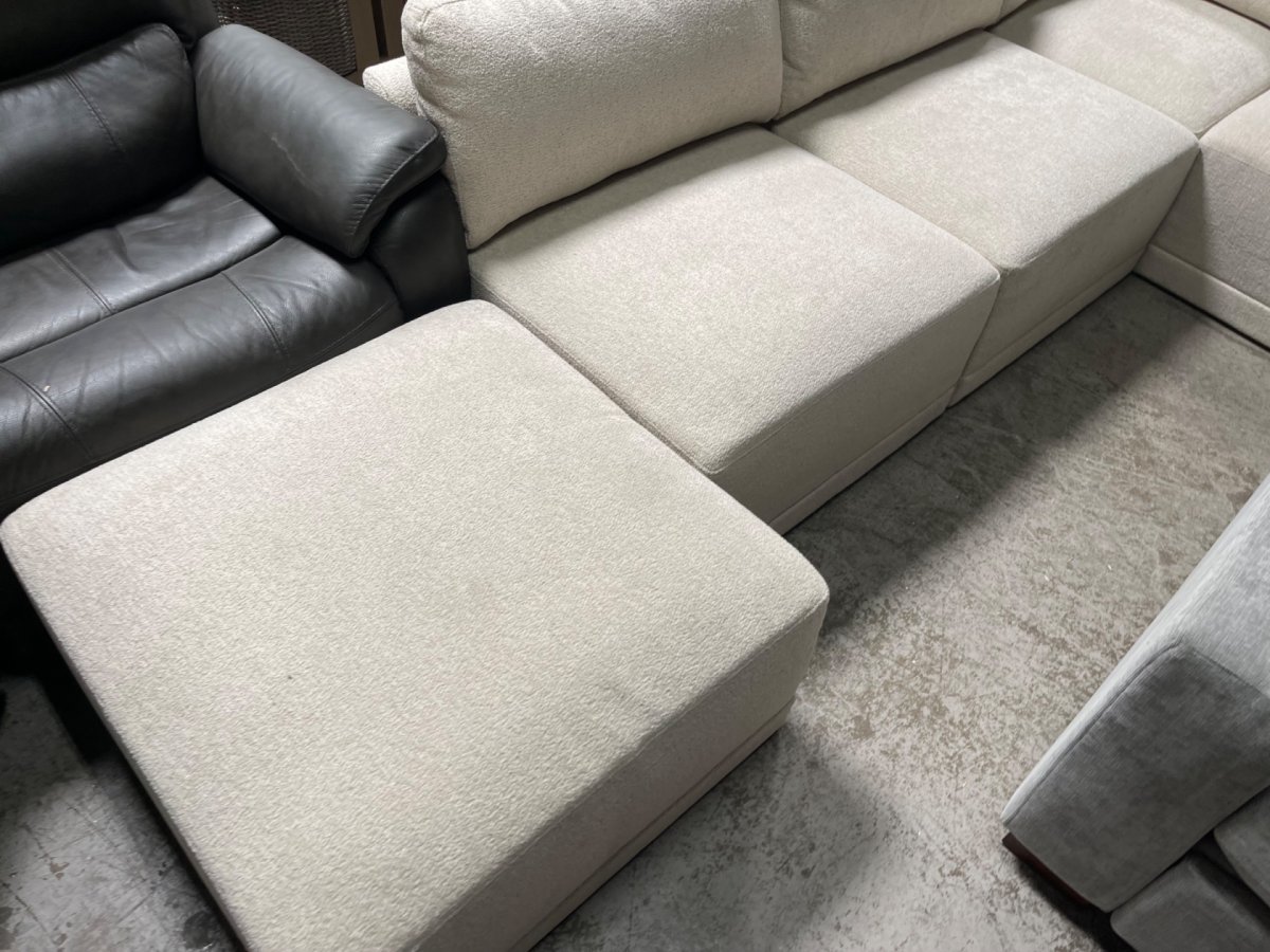 Thomasville Fallon Modular Sectional 6-piece Cream with Ottoman - Photo 2