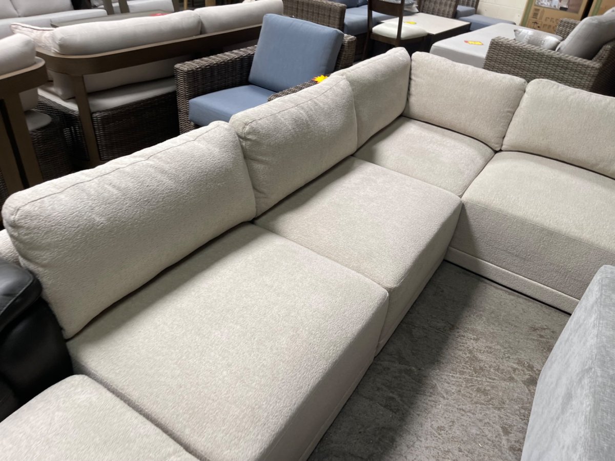 Thomasville Fallon Modular Sectional 6-piece Cream with Ottoman - Image 3