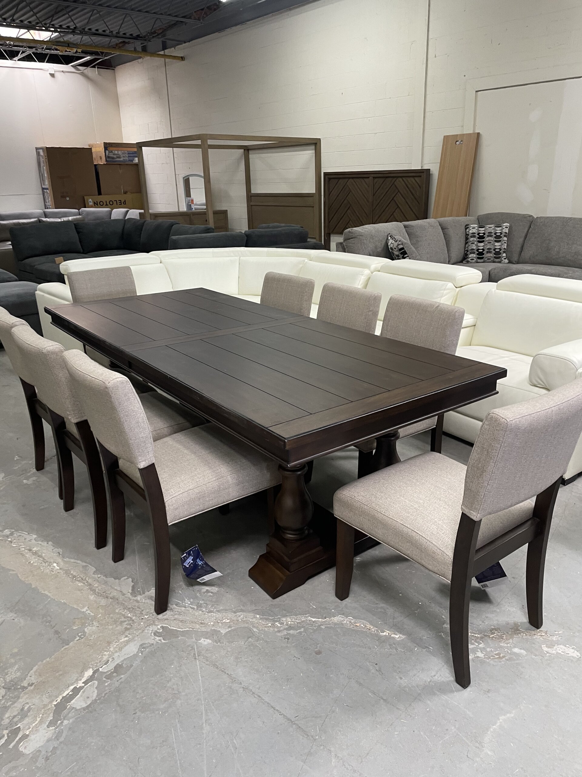 Thomasville Callan 9-piece Dining Table Set