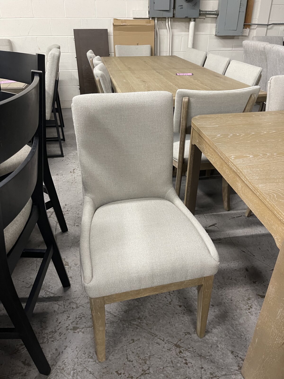 Anna Maria Dining Table And 8 Chairs - Image 4