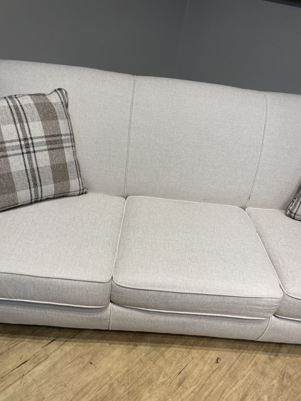 Flexsteel Abbey Fabric Sofa - Image 6