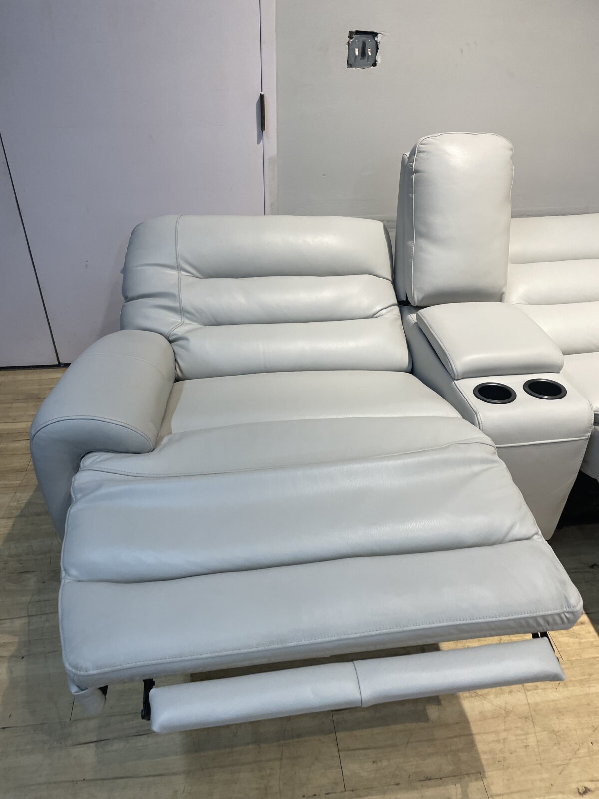 Aubrey 7 Piece Leather Power Zero Gravity Reclining Sectional With Power Headrests - Image 6