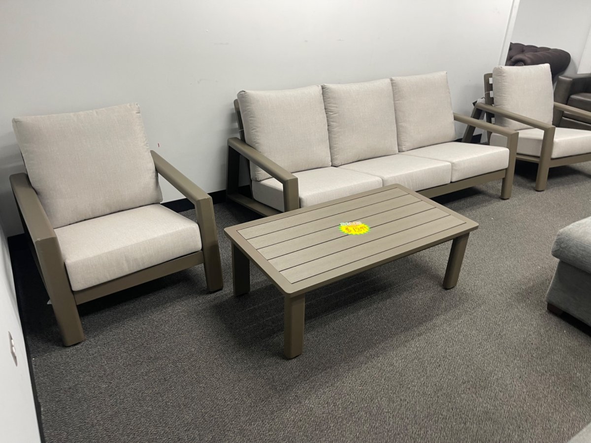 Henredon Arlow 4-piece Outdoor Patio Seating Set - Image 1