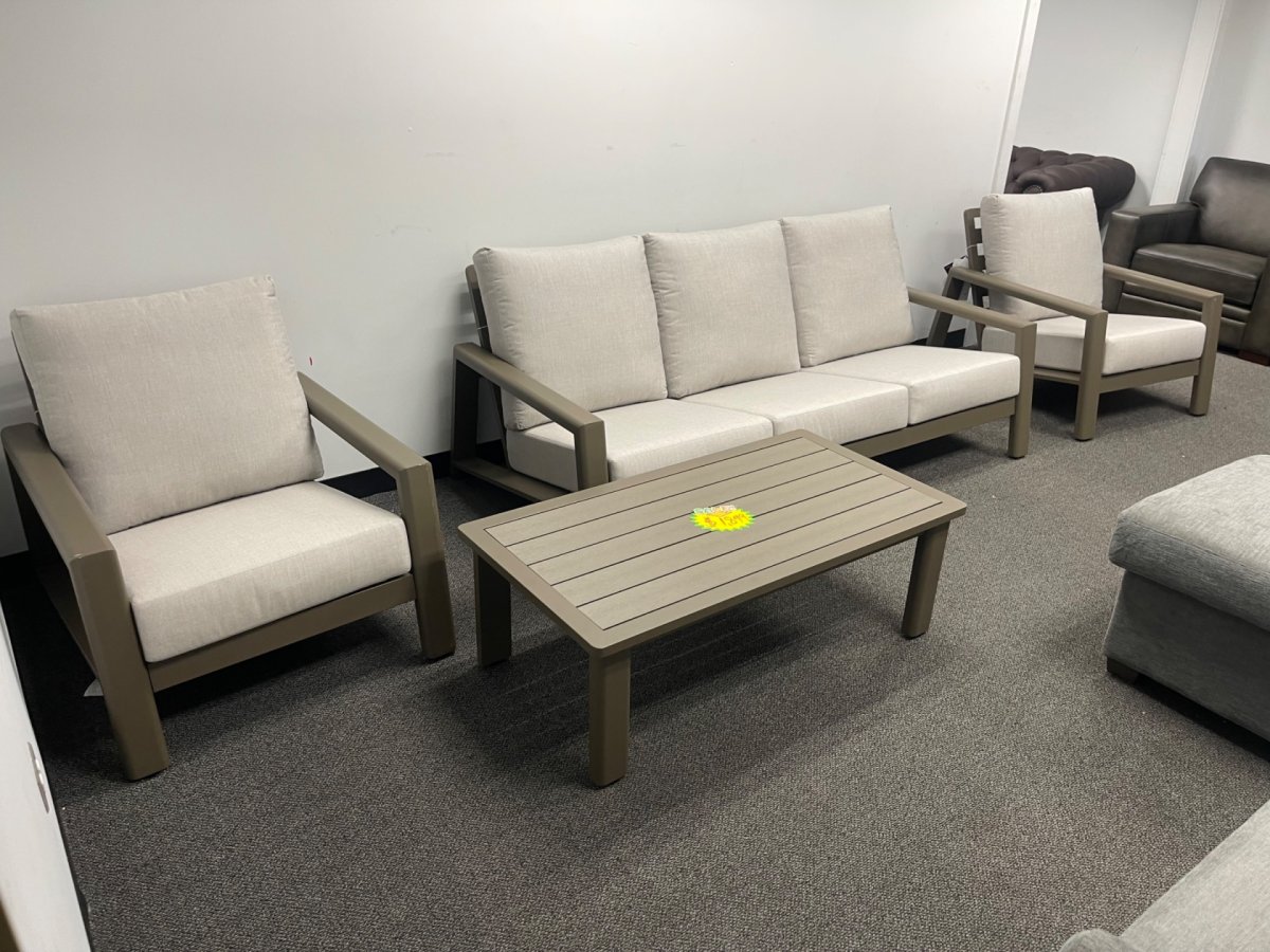 Henredon Arlow 4-piece Outdoor Patio Seating Set - Image 2