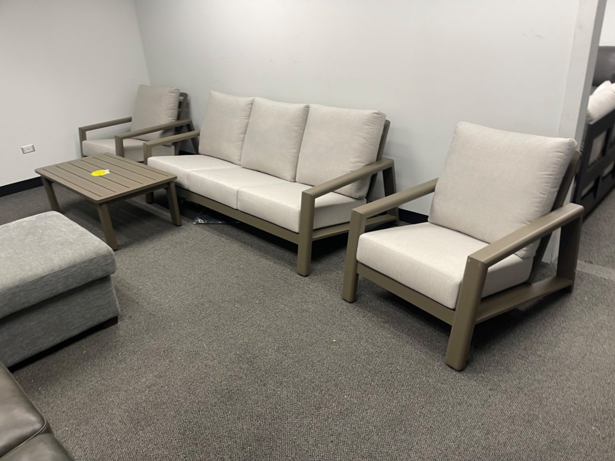 Henredon Arlow 4-piece Outdoor Patio Seating Set - Image 4