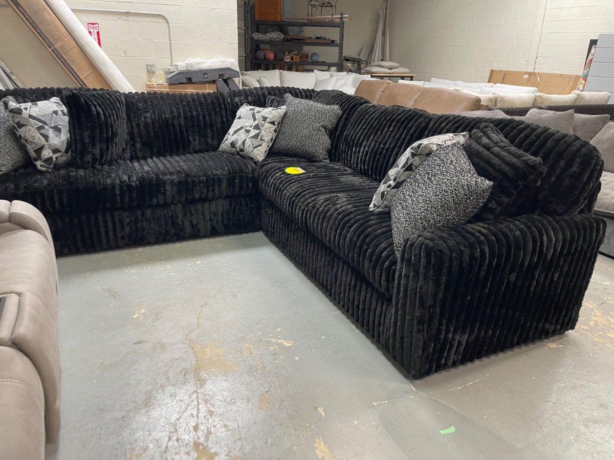 Midnight-Madness 3-Piece Sectional - Photo 2