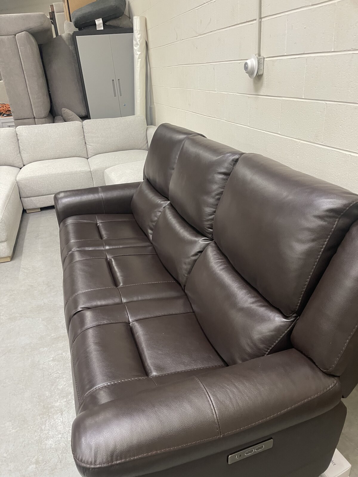 Alba Leather Power Reclining Sofa with Power Headrests - Image 7