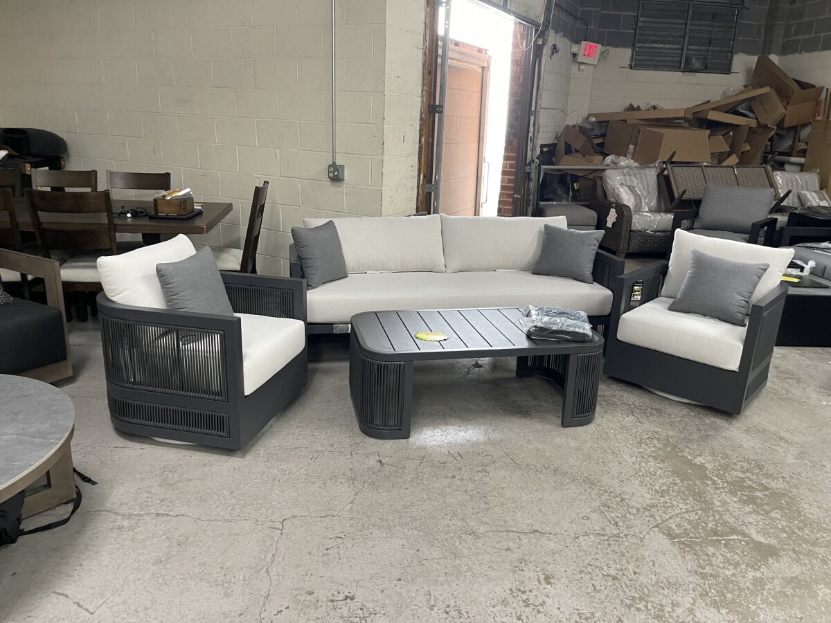 Henredon Annalise 4-piece Outdoor Patio Seating Set - Image 1