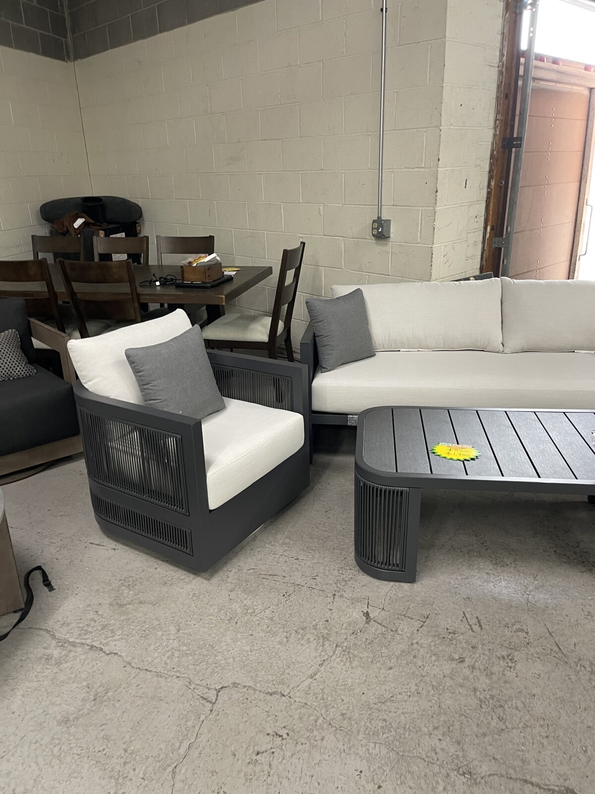 Henredon Annalise 4-piece Outdoor Patio Seating Set - Image 3