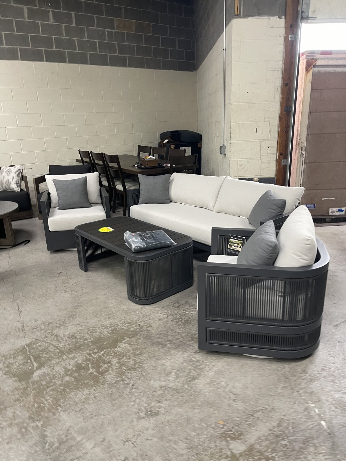 Henredon Annalise 4-piece Outdoor Patio Seating Set - Image 8