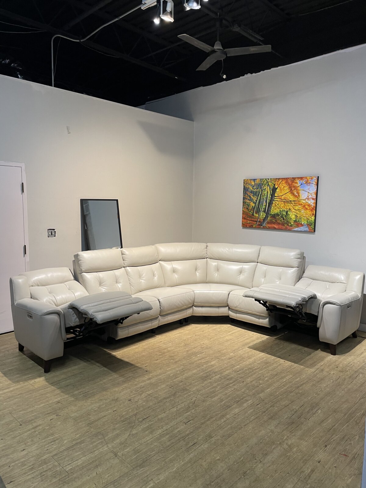 Malibu 4 Piece Leather Power Reclining Sectional With Power Headrests - Image 3