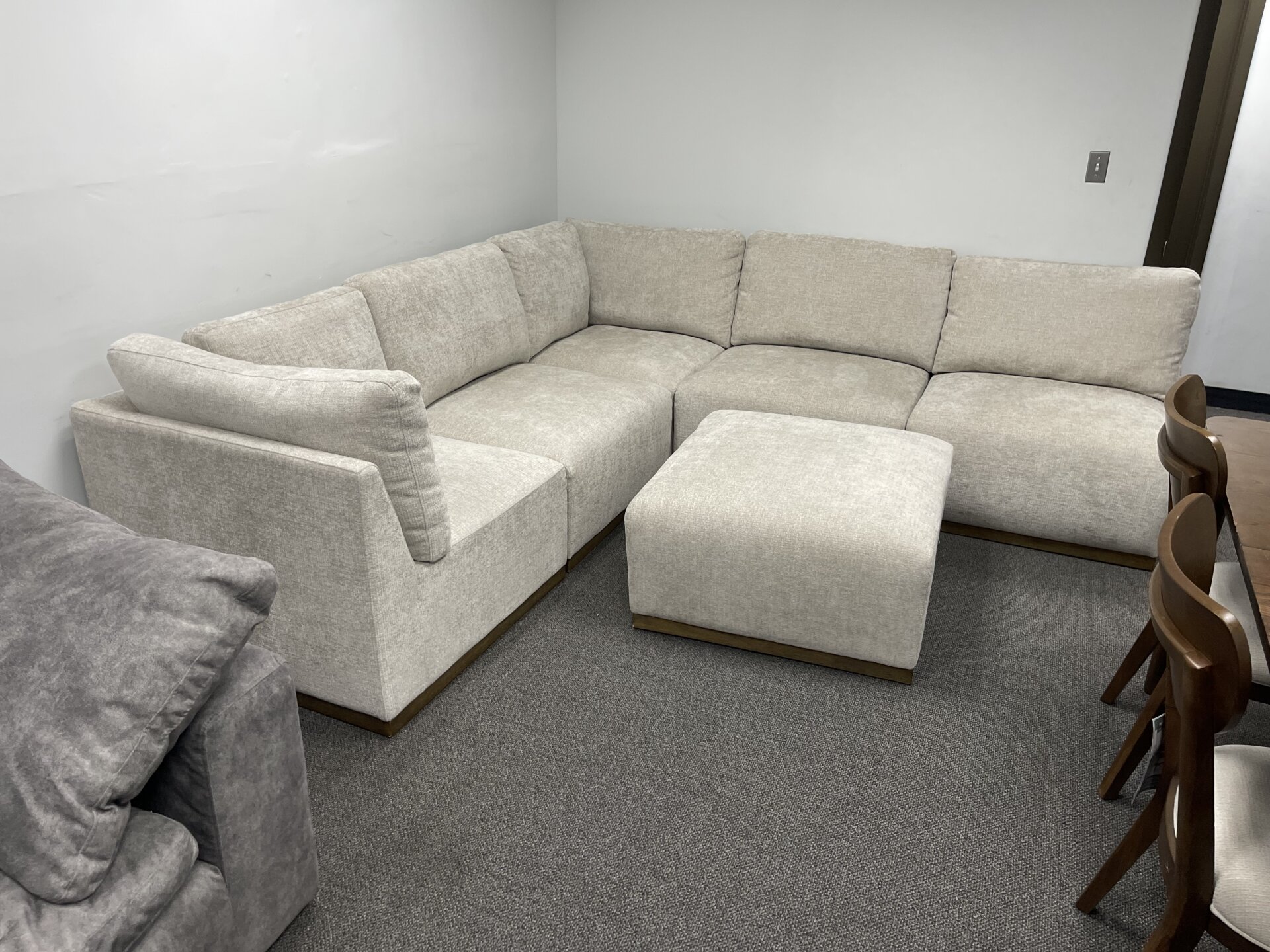 Henredon Murphy Fabric 6-piece Modular Sectional with Ottoman