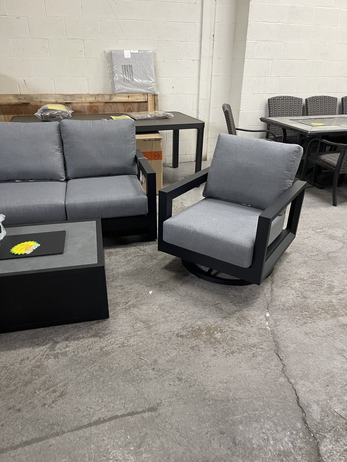 Henredon Trego 5-piece Fire Outdoor Patio Seating Set - Image 2