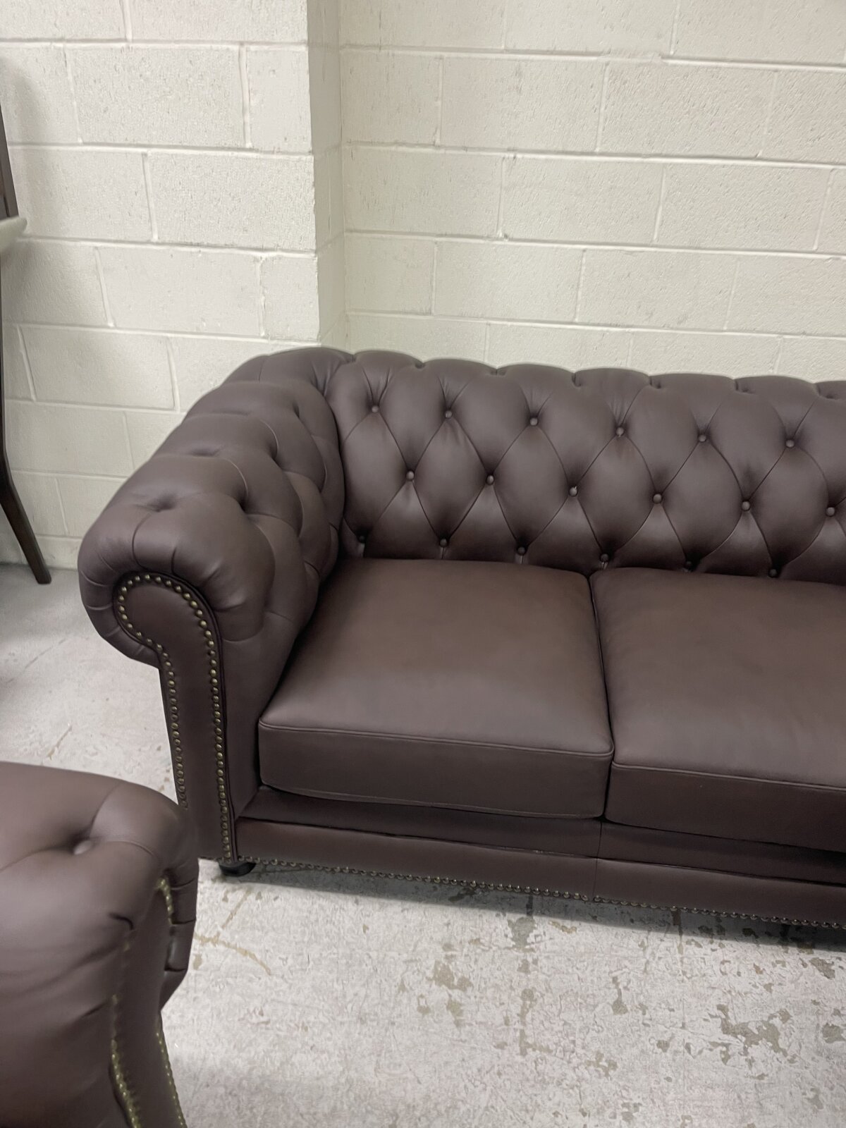 Culver 3 Piece Leather Chesterfield Set - Image 4