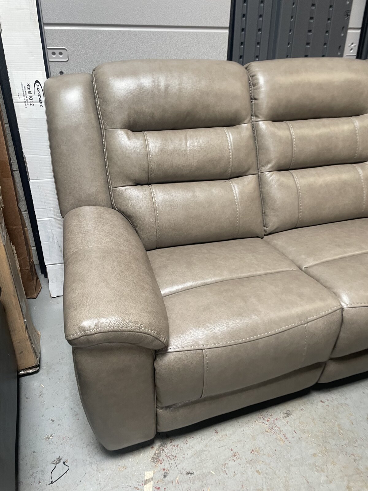 Mason Leather Power Reclining Sofa With Power Headrests - Image 2