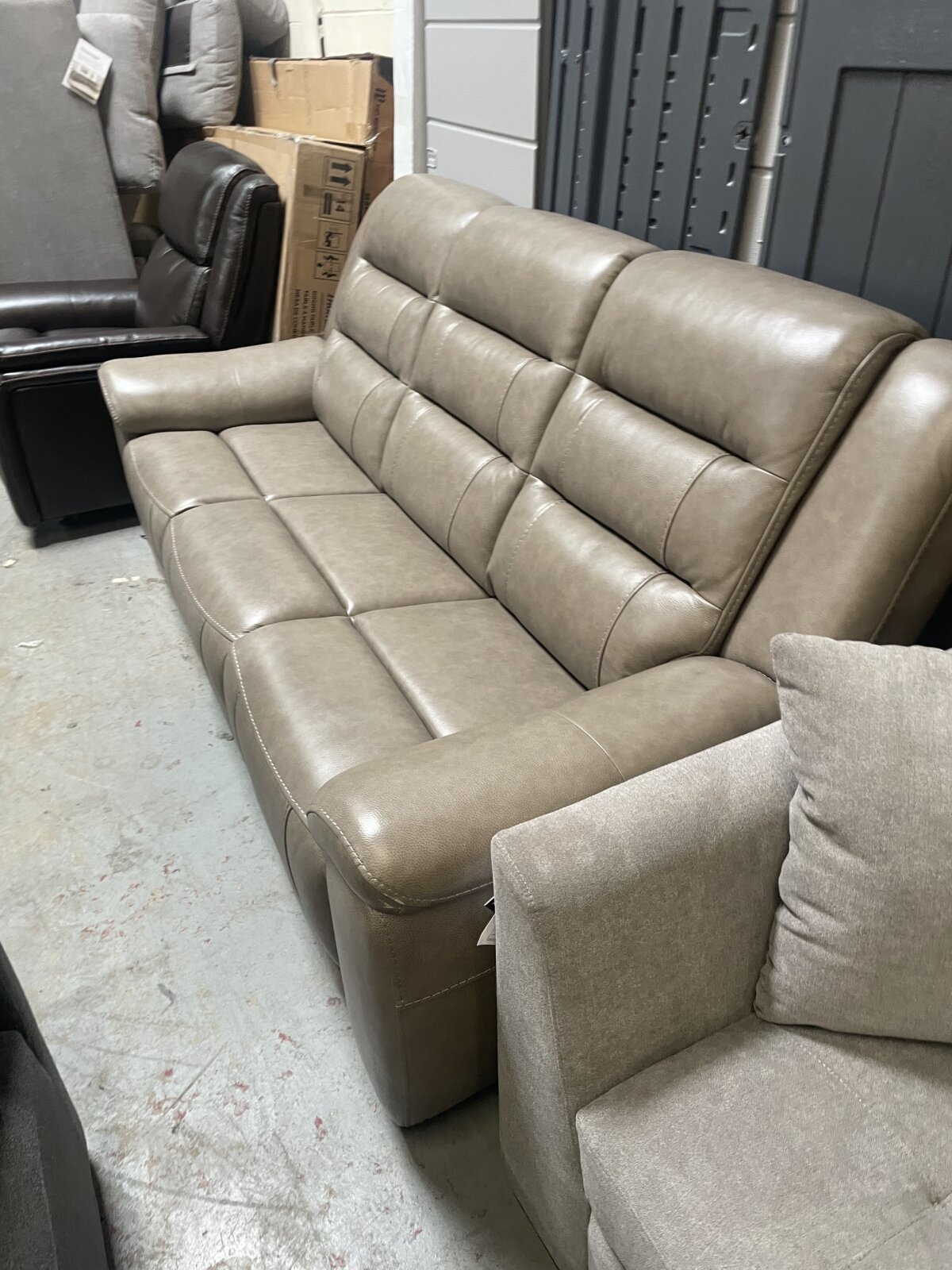 Mason Leather Power Reclining Sofa With Power Headrests - Image 4