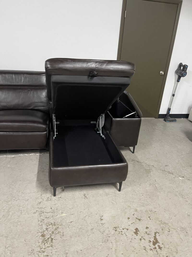 Barcalounger Bradford 6 Piece Leather Reclining Sectional - Image 4