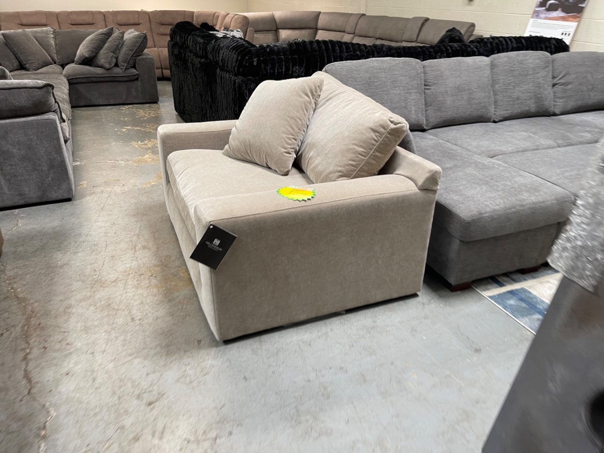 Maxton Heights Oversized Chair - Image 1