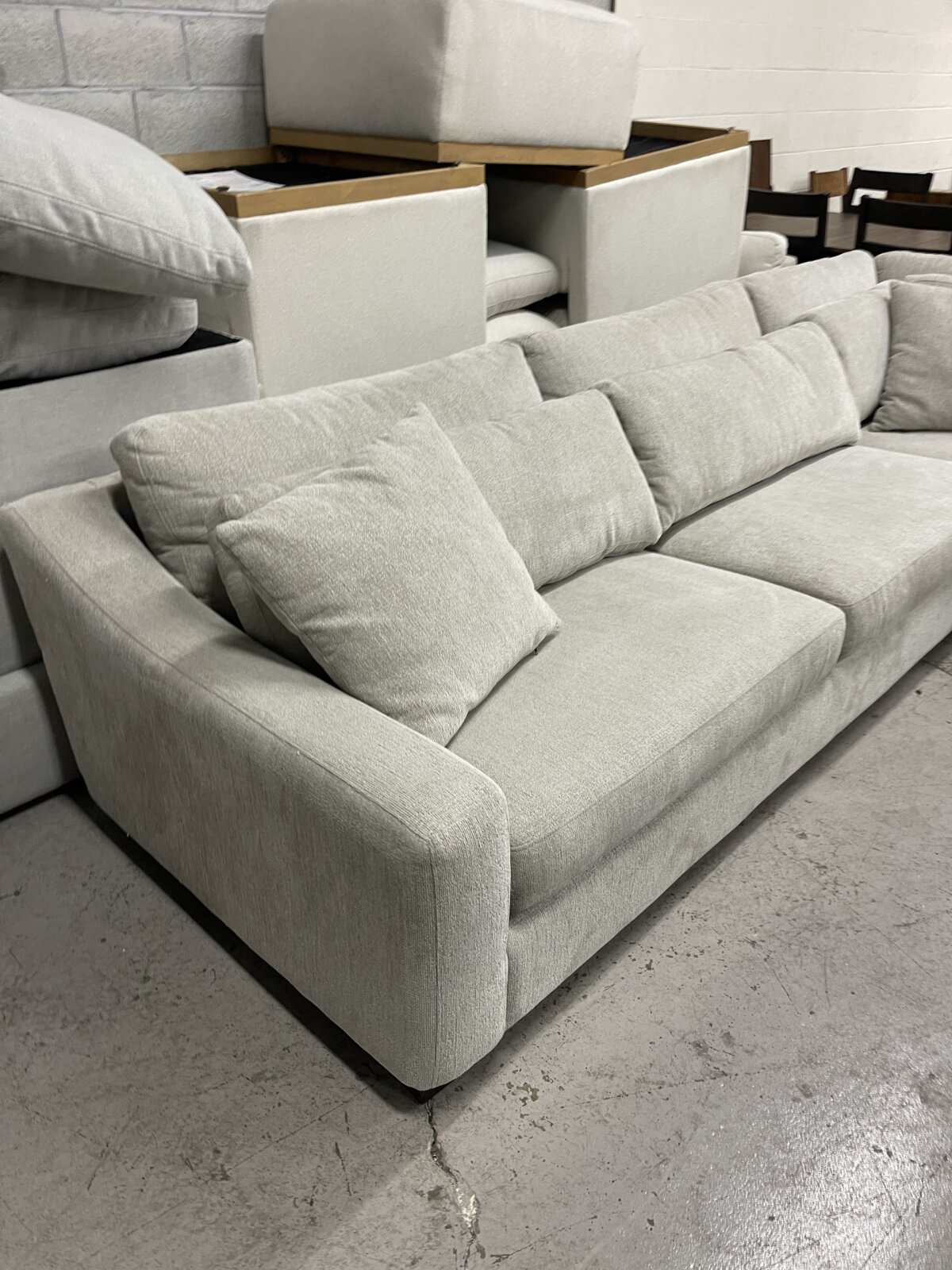 Evelynne Fabric Sectional With Ottoman - Image 3