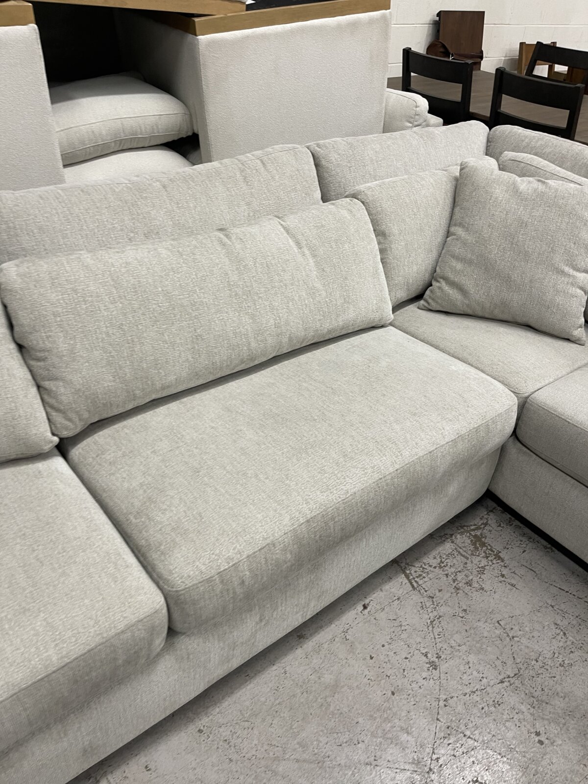 Evelynne Fabric Sectional With Ottoman - Image 5