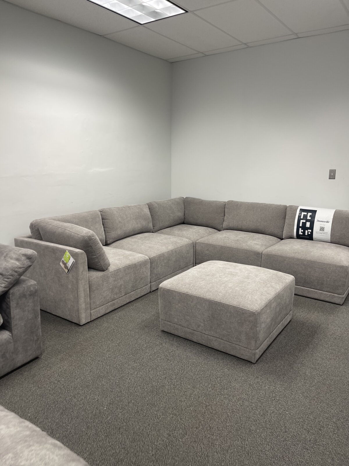 Thomasville Fallon Modular Sectional 6-piece Gray with Ottoman