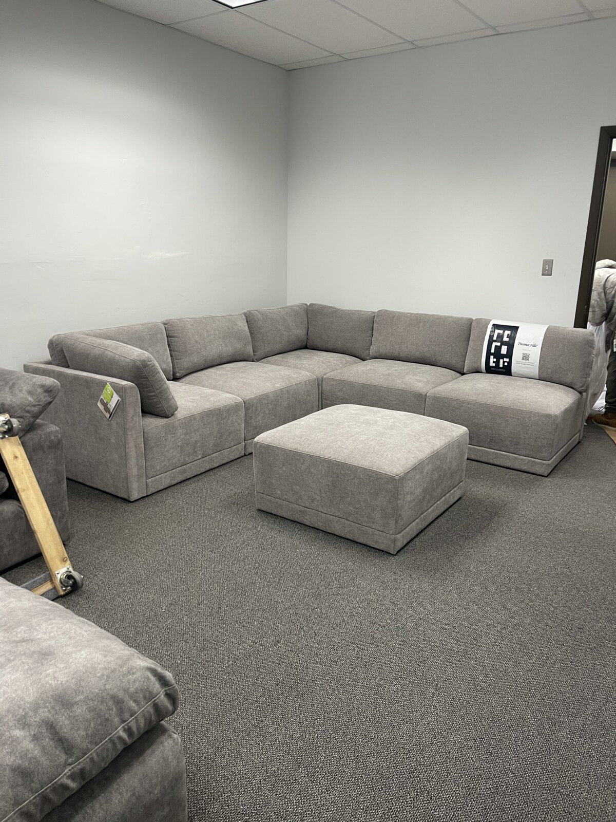Thomasville Fallon Modular Sectional 6 Piece Gray With Ottoman - Image 2