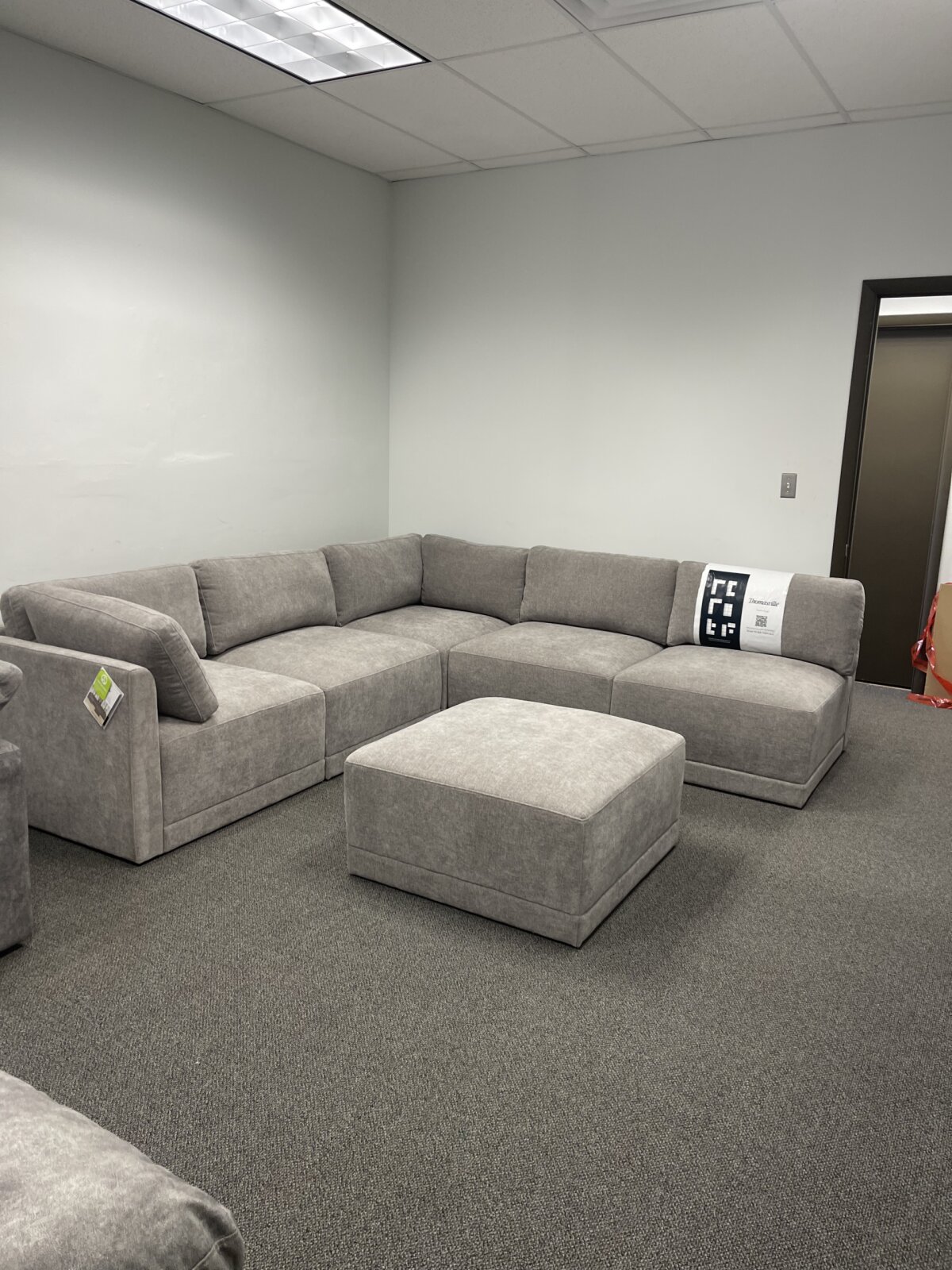 Thomasville Fallon Modular Sectional 6 Piece Gray With Ottoman - Image 3