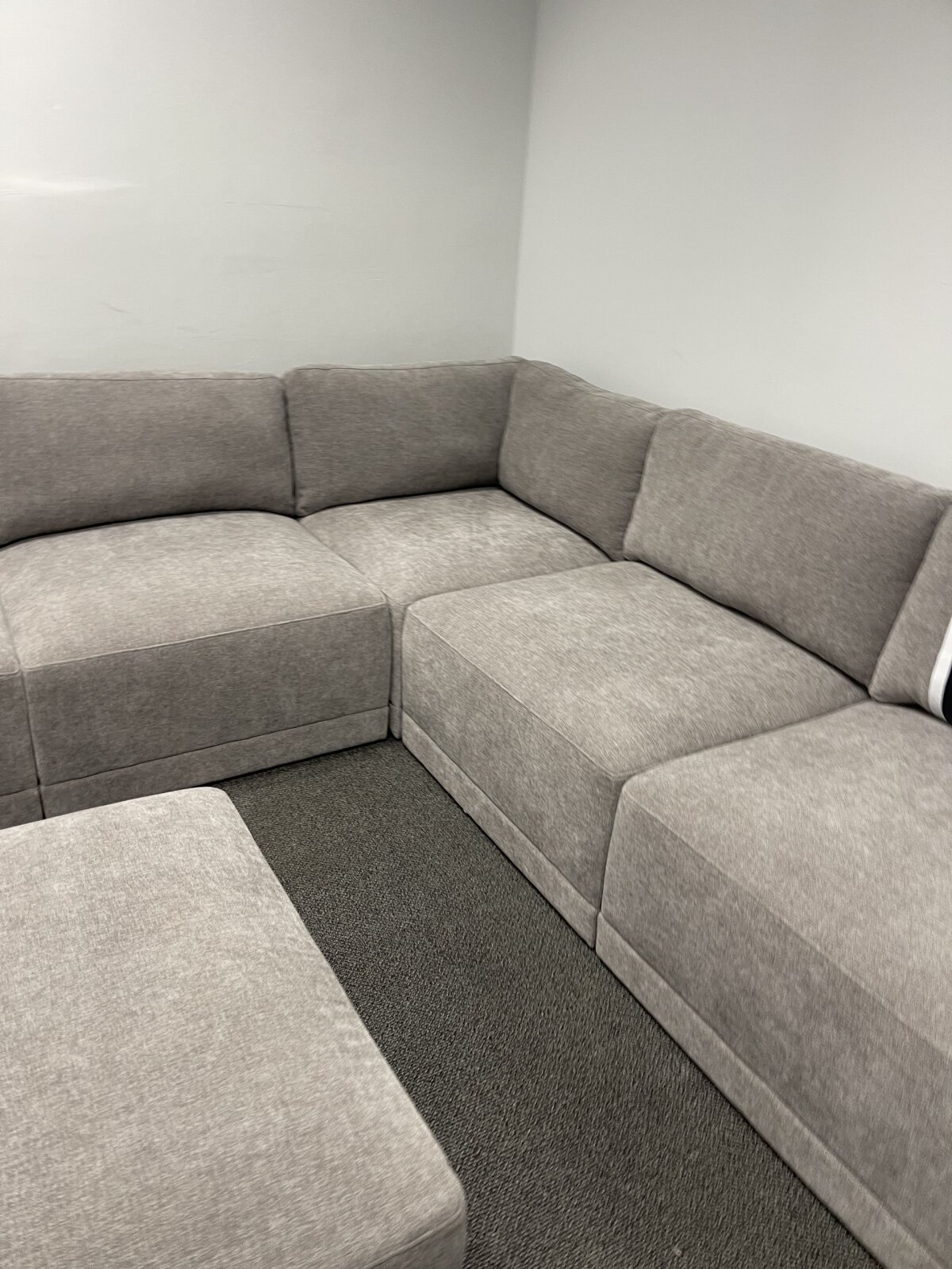 Thomasville Fallon Modular Sectional 6 Piece Gray With Ottoman - Image 6