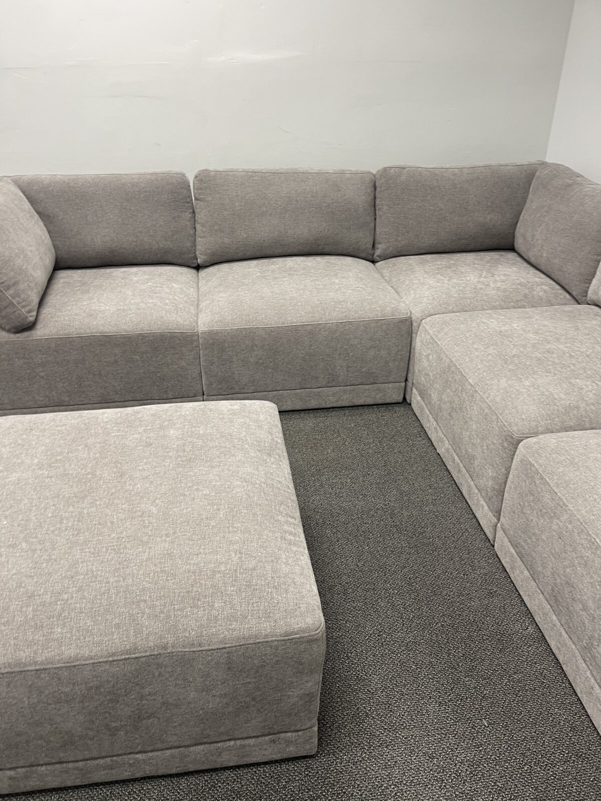 Thomasville Fallon Modular Sectional 6 Piece Gray With Ottoman - Image 9